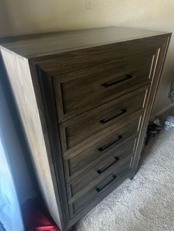 Matching 5 drawer dresser & queen size bed frame plus large nightstand