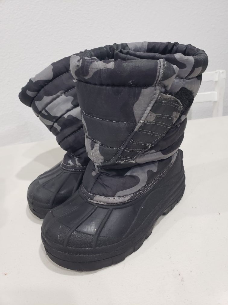 Snow boots kids size 11