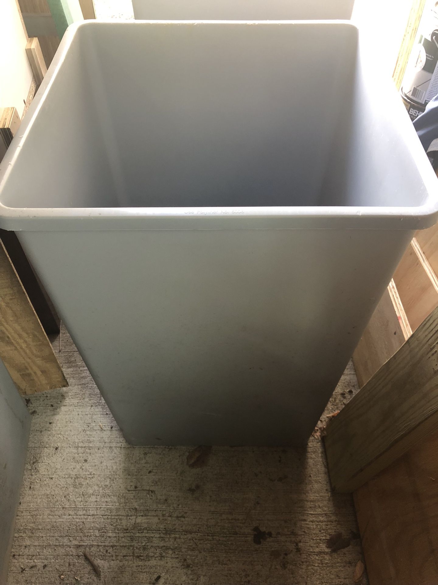 35 Gallon Rubbermaid Trash Can