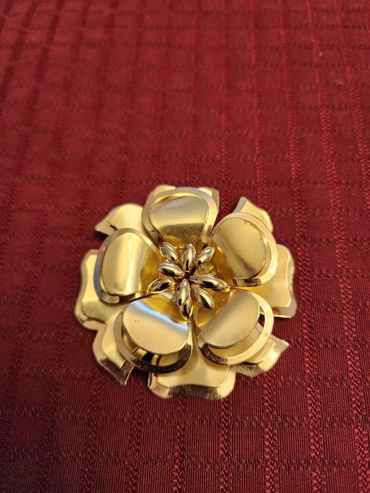FLOWER BROOCH
