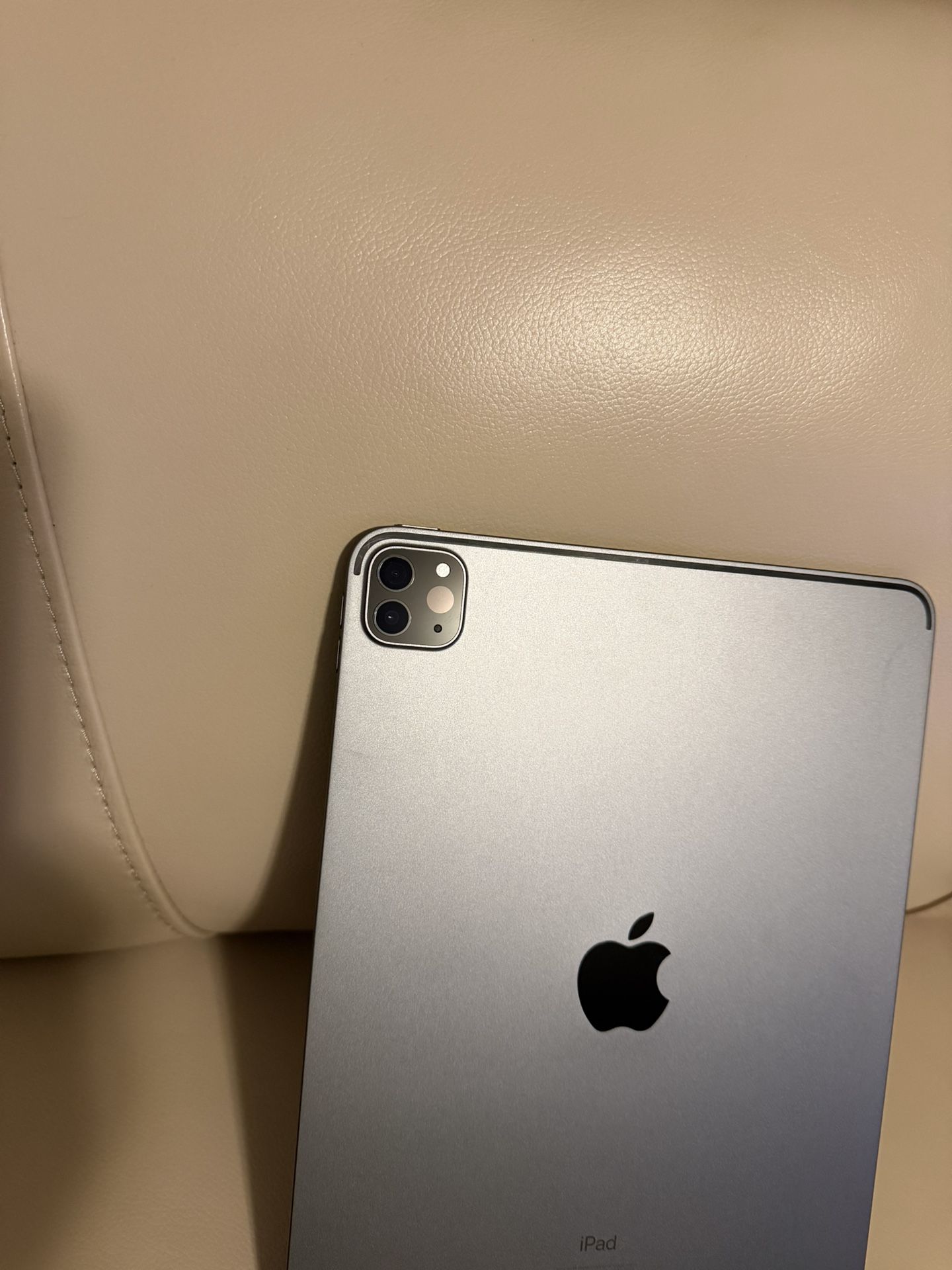 Apple iPad 11” Pro 2nd Generation 128gb Unlocked