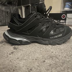 Balenciaga tracks size 7