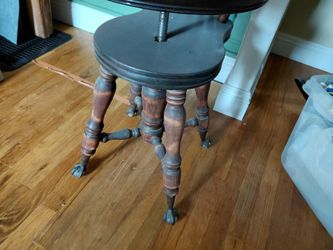 1920 S  SWIVEL SEAT CHAIR. 