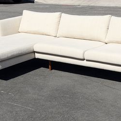 Modern off white Sectional,  couch , sofa (Delivery Available)