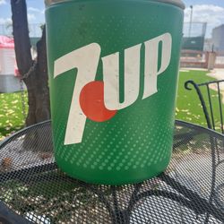Vintage Ice Chest / Cooler 7-Up