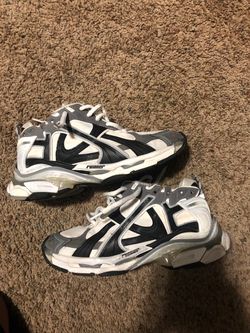 Balenciaga runners 40 Grey and White