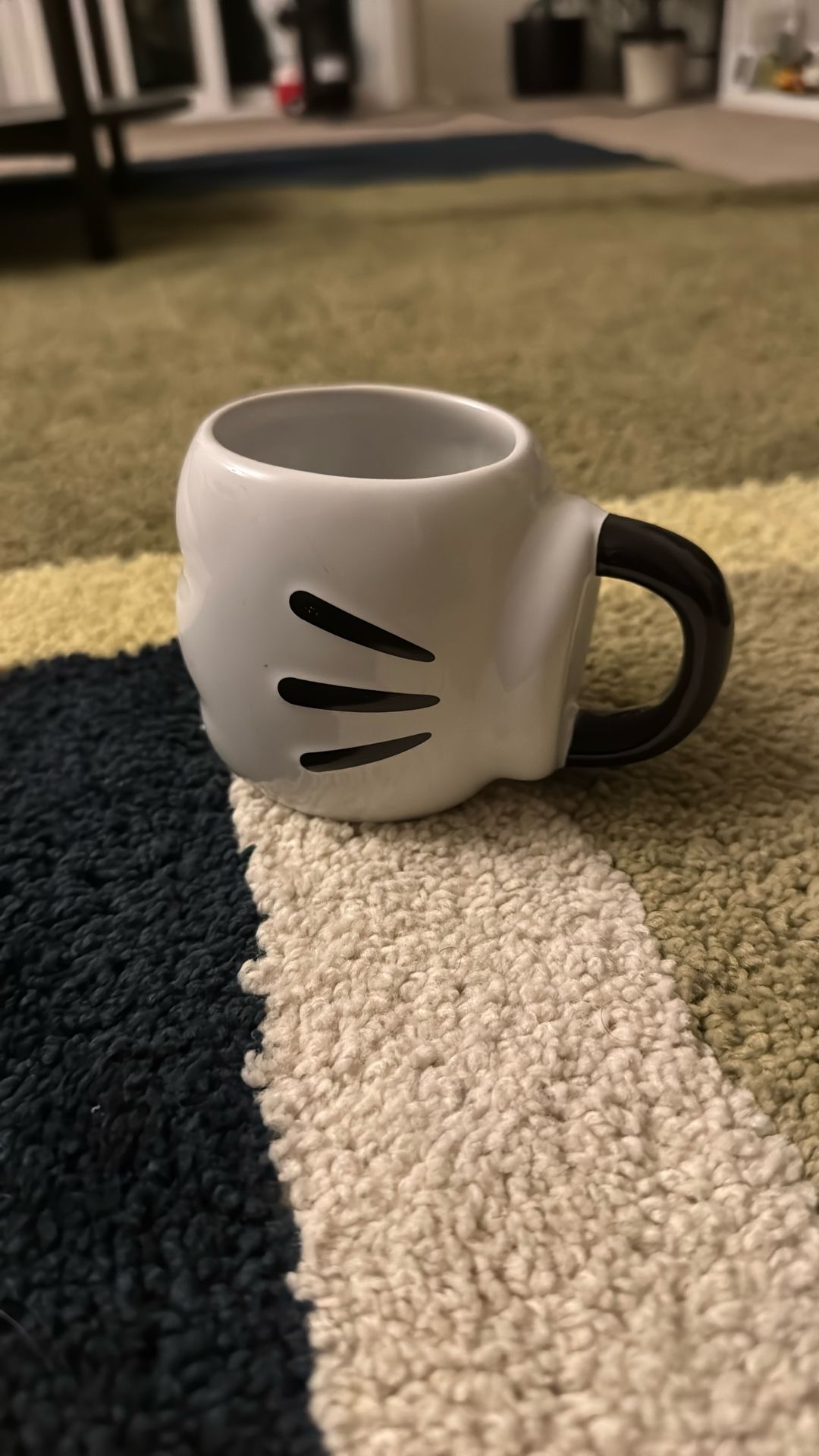 Mickey Mouse Glove Mug
