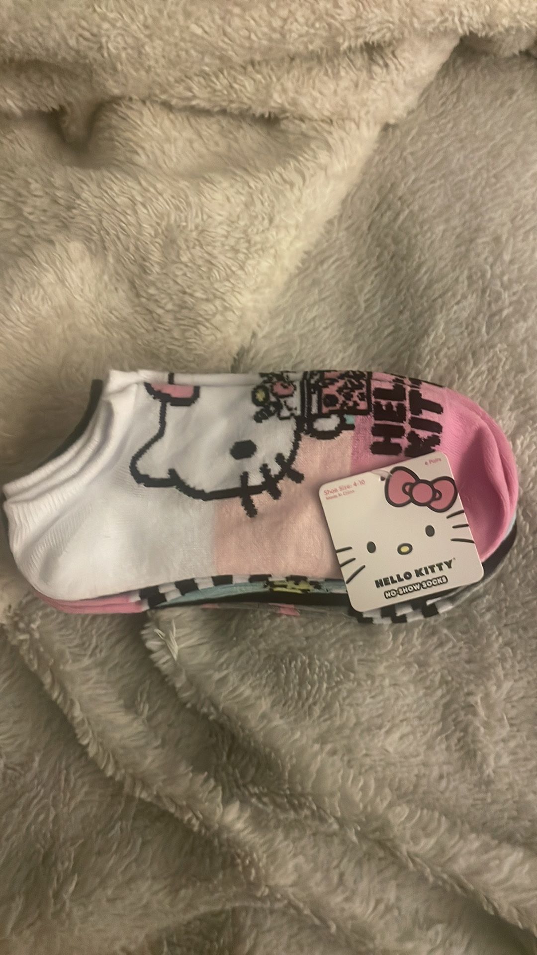 Hello Kitty NWT 6 Pair Of Girl Sock