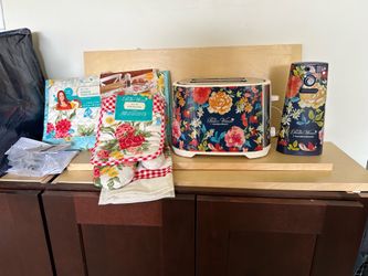 Pioneer Woman kitchen items