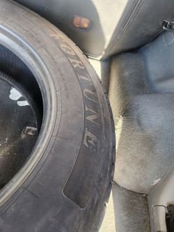 Truck tire 245 70 r 19 5