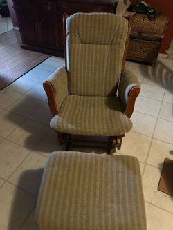 Sleigh glider with ottoman