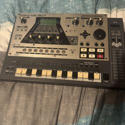 Roland Mc307 Synth Keyboard Groovebox