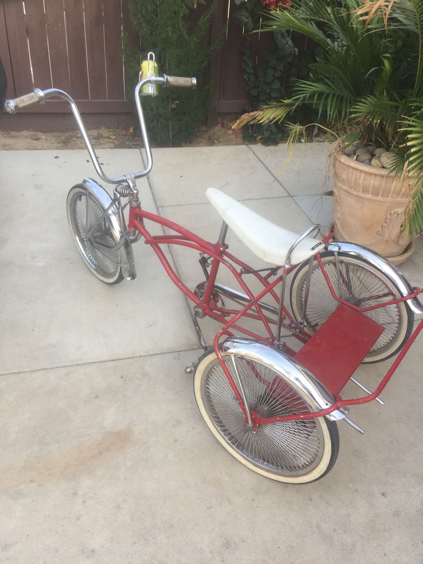 Three wheel lowrider bike