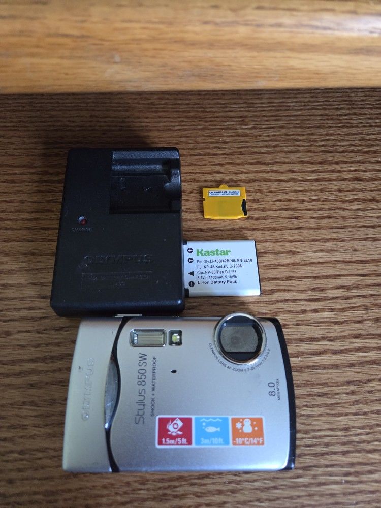 Olympus Stylus 850 SW 8.0MP Digital Camera Point & Shoot - Battery Memory Card