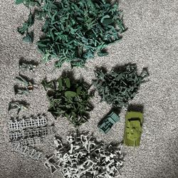 Lot of 219 Green & Gray Army Men Barbed Wire  Trucks From China