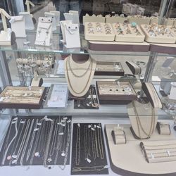 GOLD, GUNS, JEWELRY, LOANS & GUITARS 