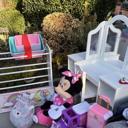 Girls Vanity and Toy Organizer