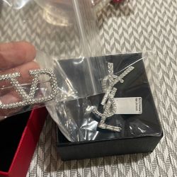Brooch/pins Charm Silver Crystal. The Price Is For Each 