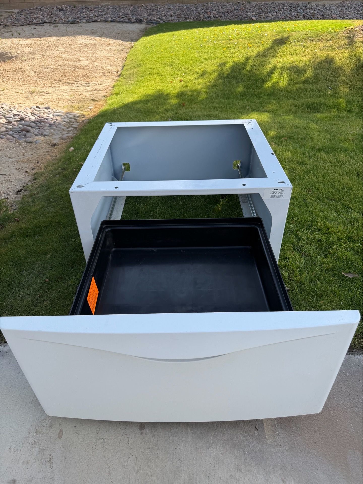 Washer/Dryer Pedistal w/drawer