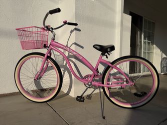 2 BEAUTIFUL WOMEN/ GIRL BEACH CRUISERS