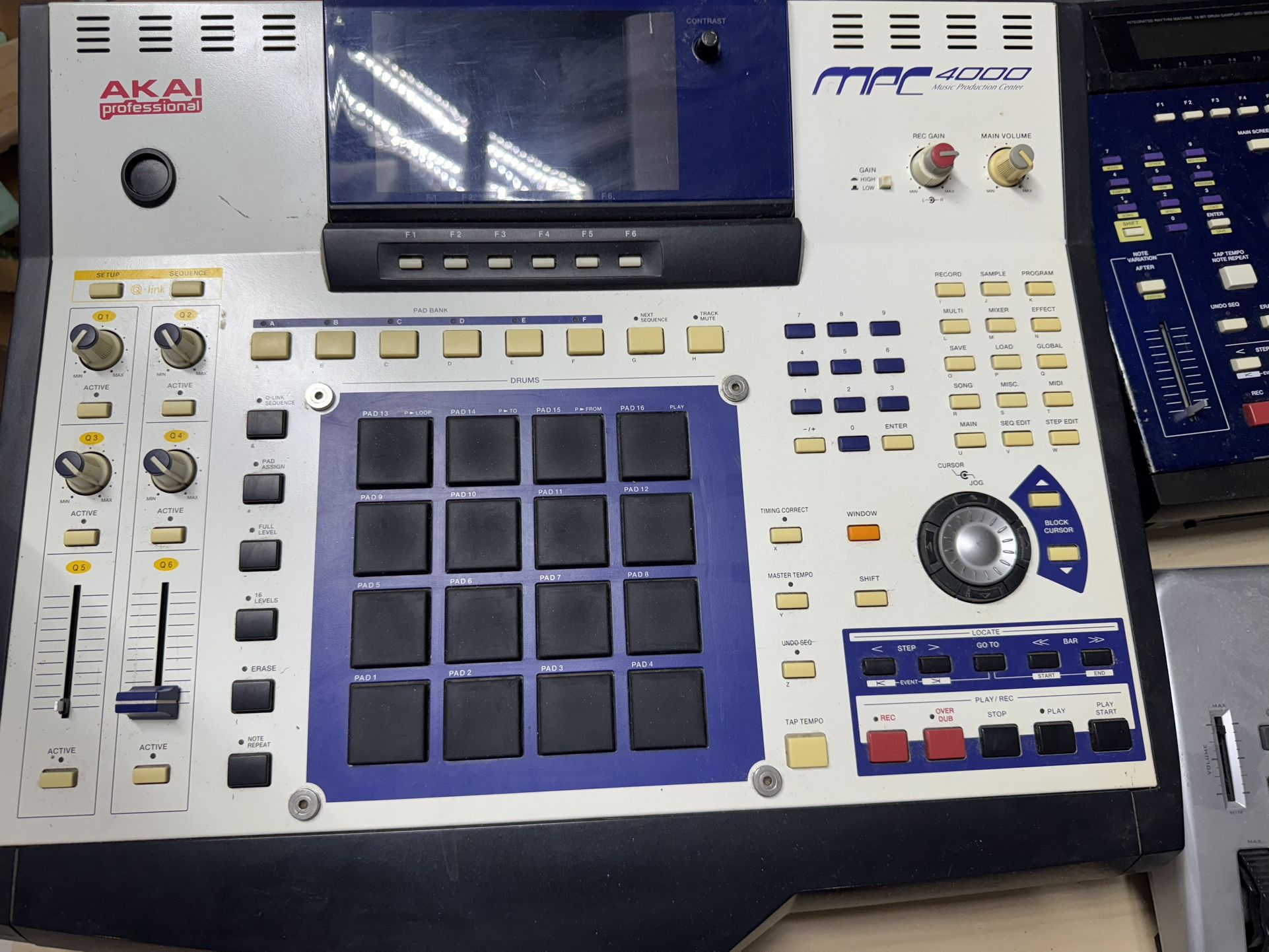 Akai MPC 4000