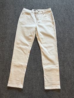 NWT Banana Republic Girlfriend Jeans Size 29”X 28”  Size 8 White Denim MSRP $70