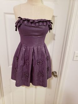 Junior's Dress Size Medium