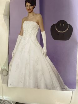 Never Worn Wedding Dress