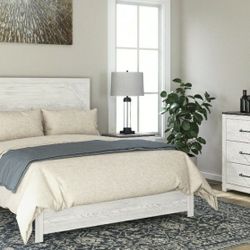 Gerridan White-Gray Panel Bedroom Set

