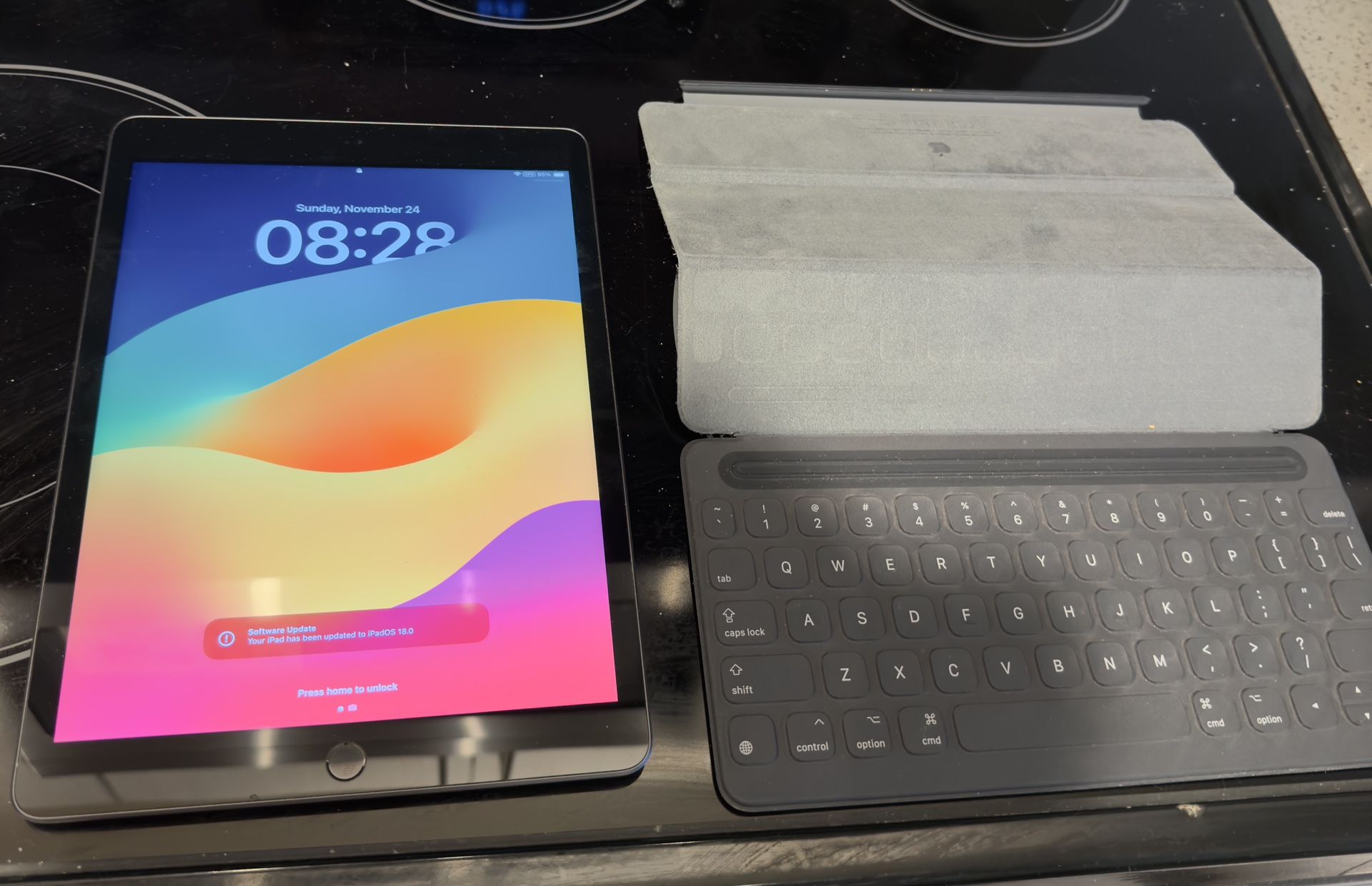 iPad 7th Gen (32gig) + Apple Keyboard