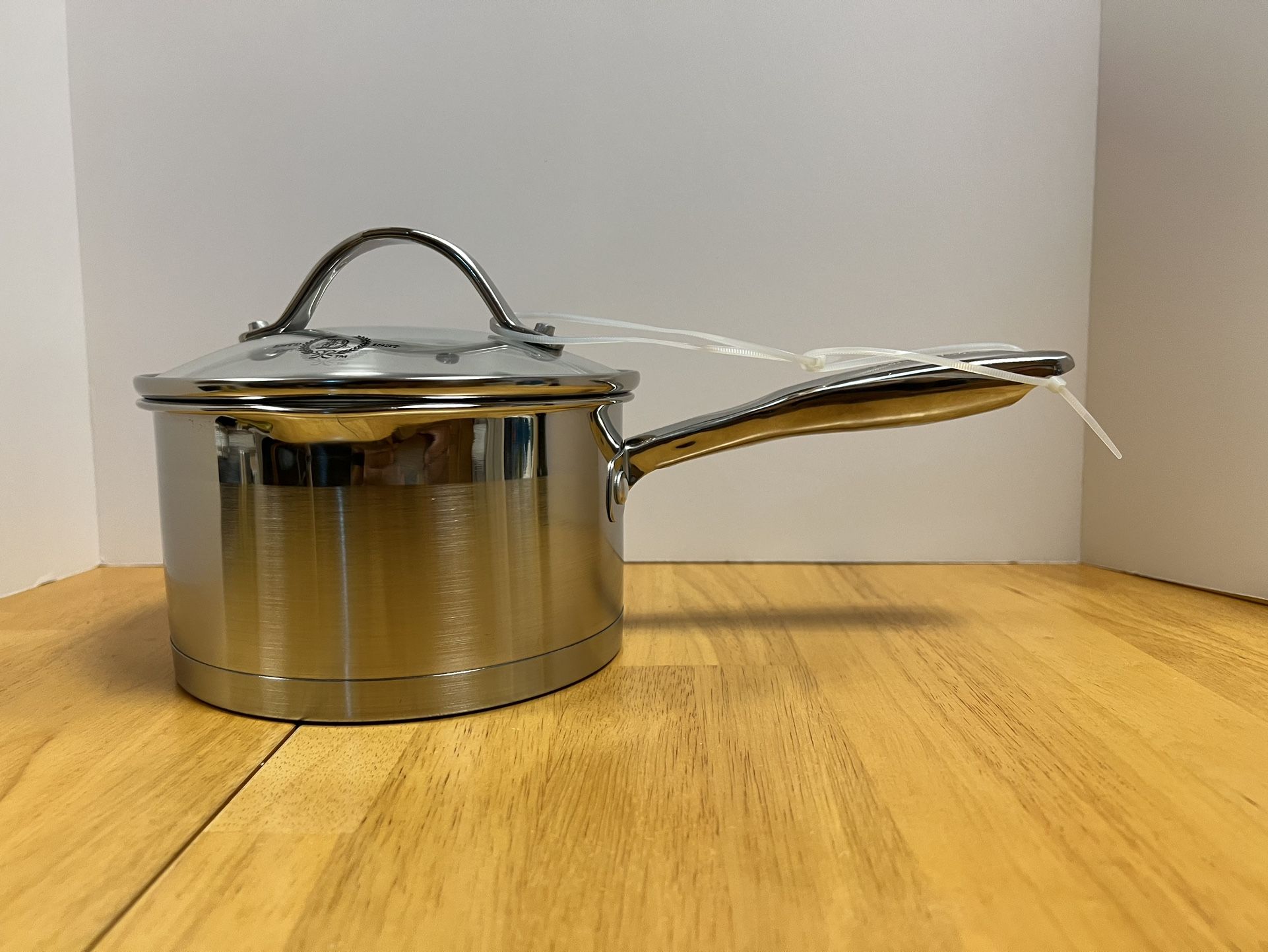 Delmonico’s 1.75 Quart Stainless Steel Saucepan with Pour Spout & Lid
