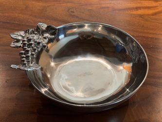 New Arthur court Design Roman Grape Bowl Large 3D Grape Design 13.5" NIB
