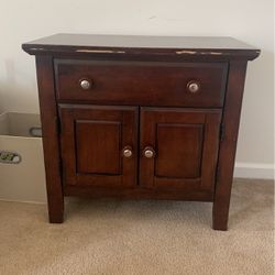 Solid Wood Nightstand/Endtable With Storage