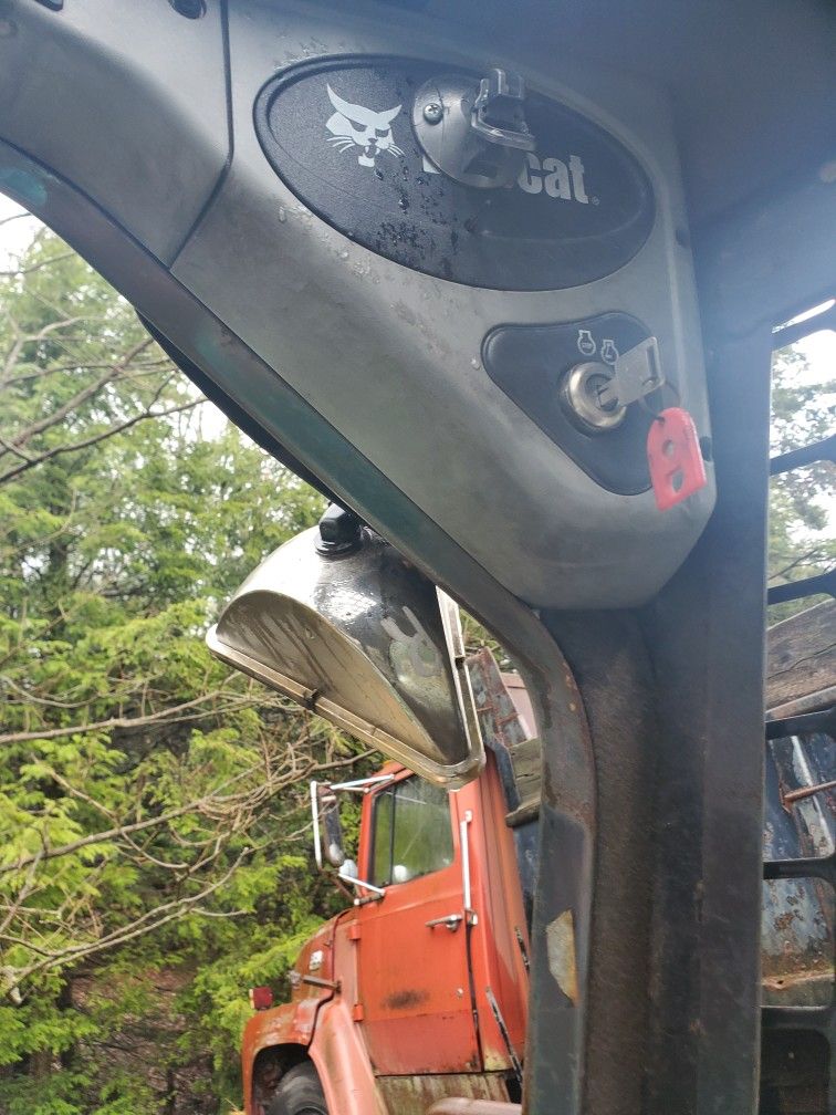 3 Bobcat S220s