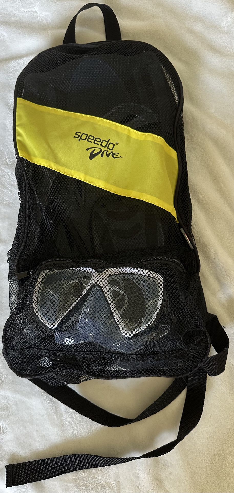 Speedo dive, mask, snorkel, fins, and backpack style carrying case