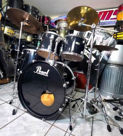 Pearl Complete Drum Set 🥁  !! $420 or best offer !!