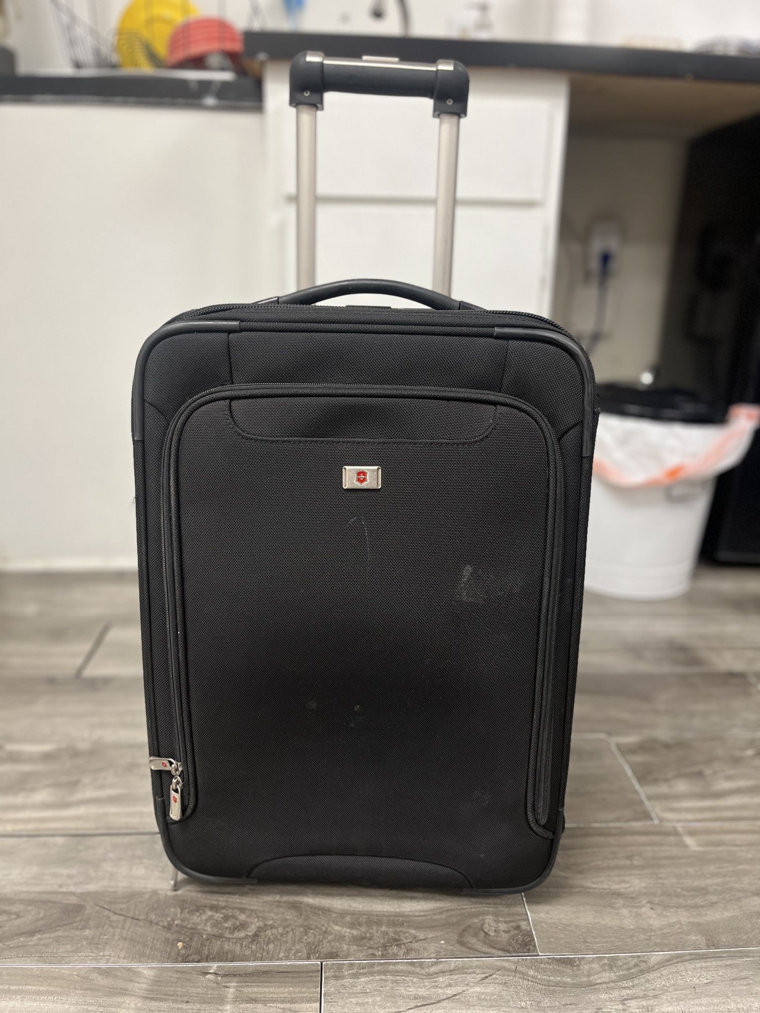 Victorinox Hybri-Lite 20" 4-Wheel Global Carry-On Luggage