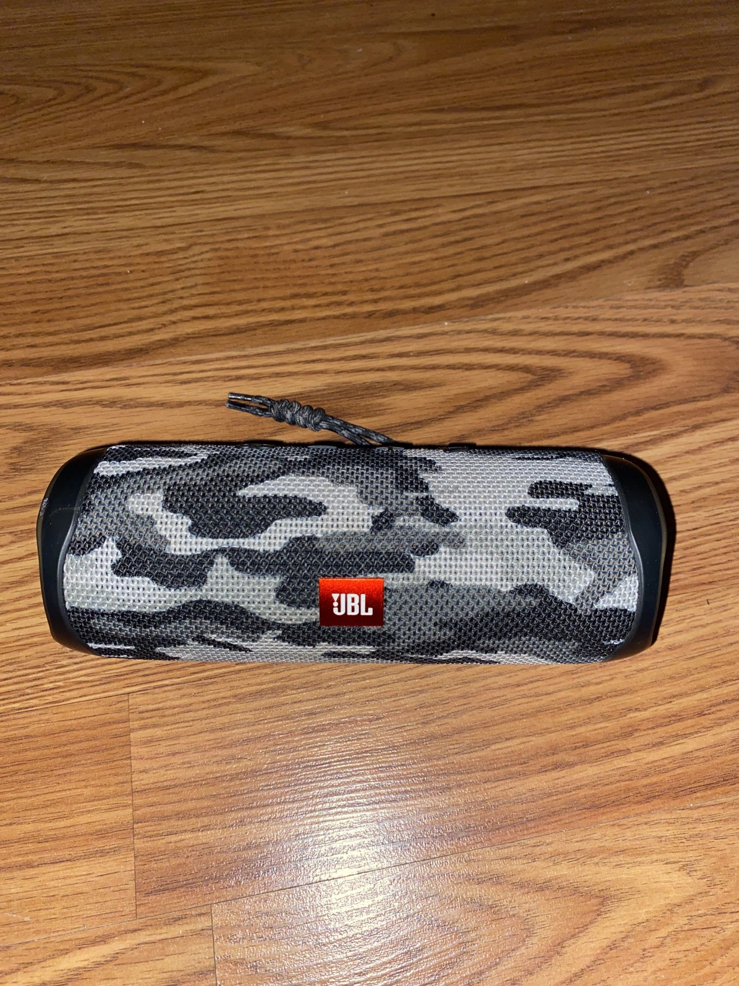 JBL Flip 5 Bluetooth Speaker (Camo) - Great Condition