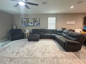 Sectional couch with recliner
