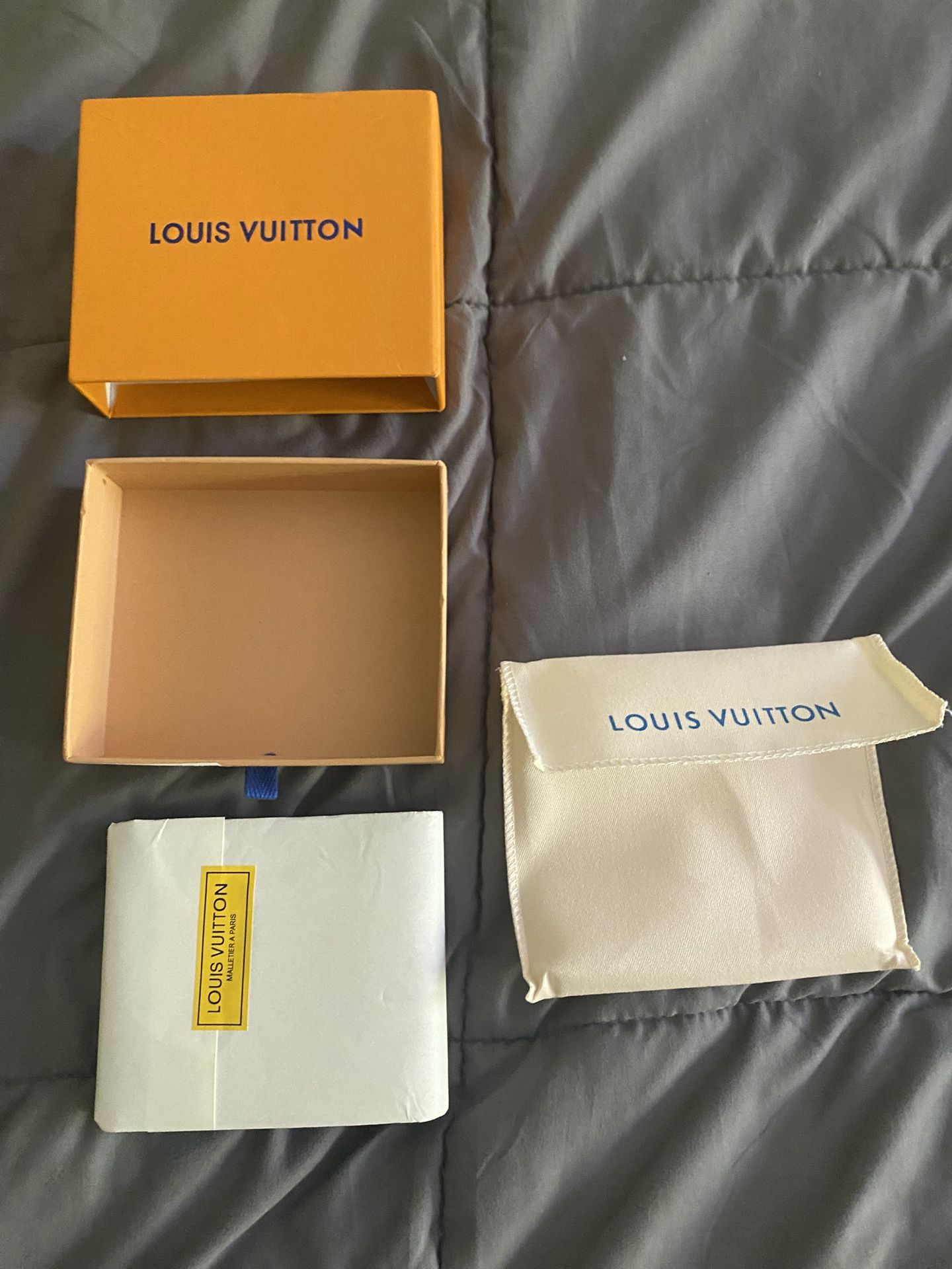 LV WalIet