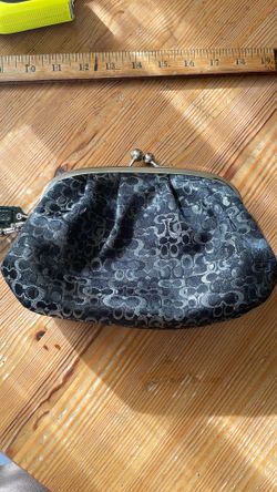 Coach kiss lock wristlet
