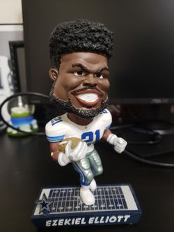 Ezekiel Elliot Bobble Head 