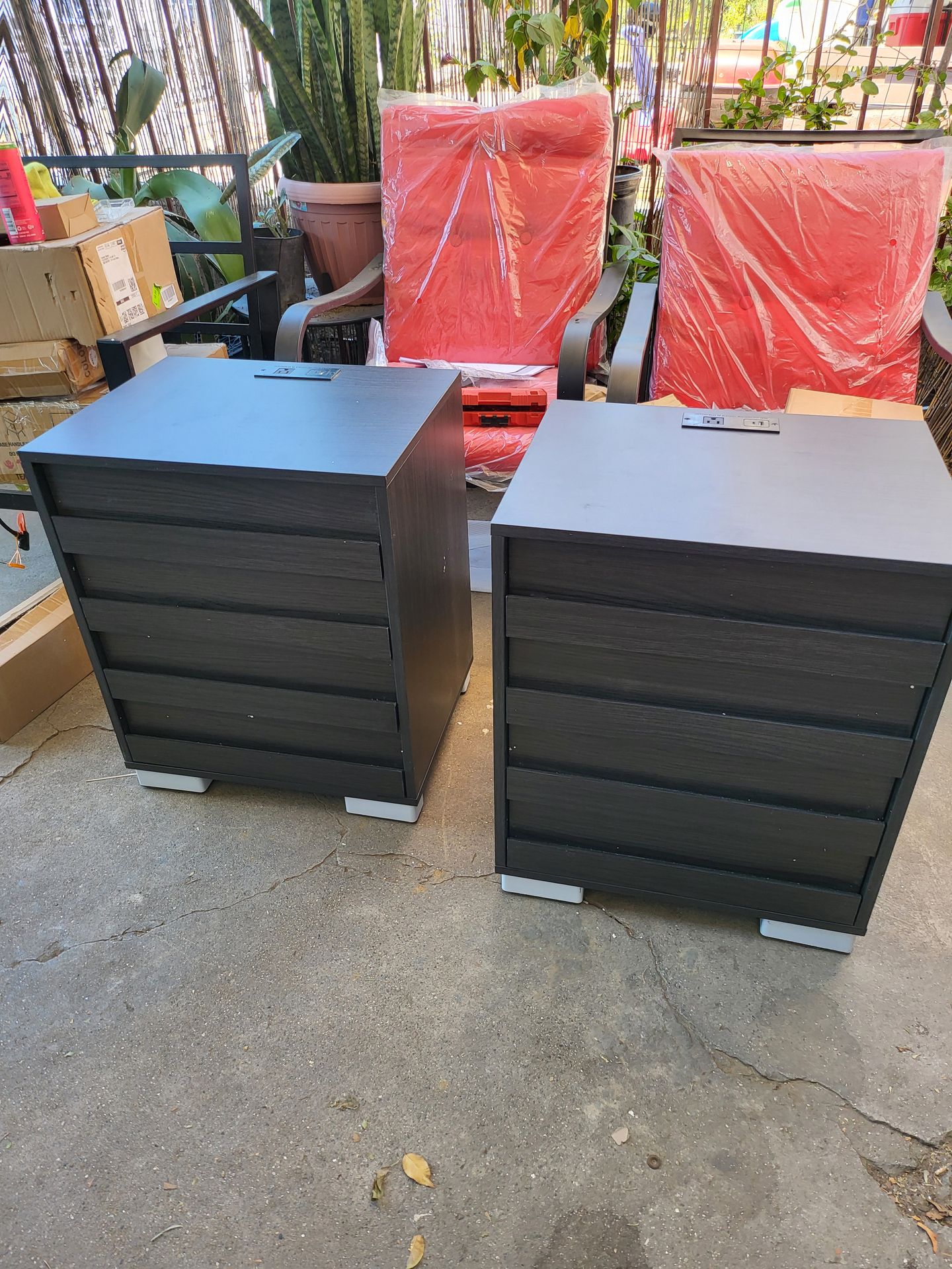Set of 2 Modern Nightstands