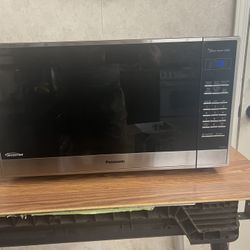 Panasonic 1250W Inverter Microwave – Genius Sensor