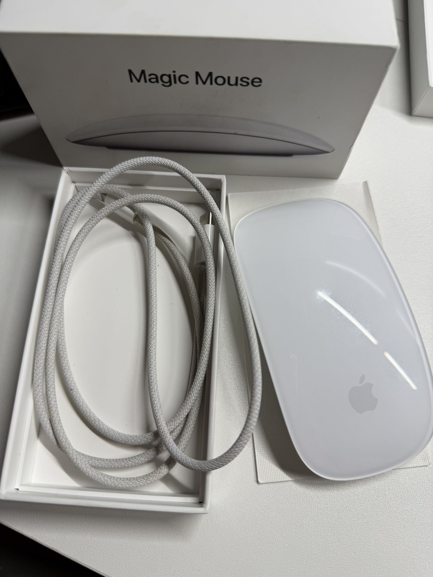 Apple - Magic Mouse -  MK2E3AM/A Multi-Touch Surface (USB-C) - Wireless - White Multi-Touch Surface