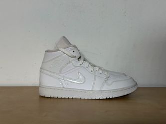 Nike Air Jordan 1 Mid Triple White Sneakers BQ6472-100 Women’s Size 9