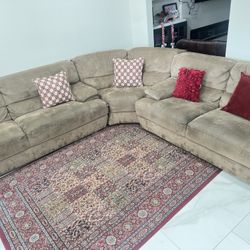 Sofa Set With Carpet And Pillows