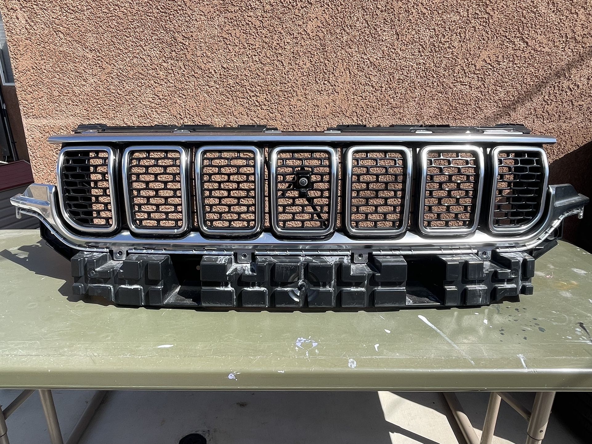 Jeep Wagoneer Front Grille 2021  2022 2023 