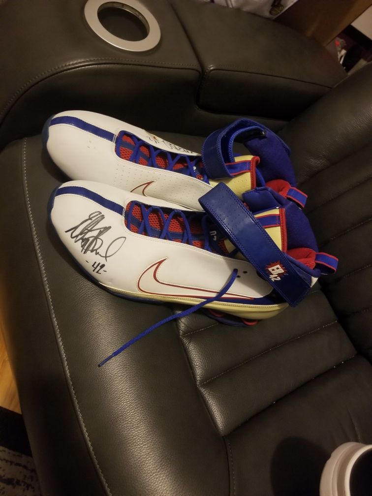 Elton Brand game-worn shoes.