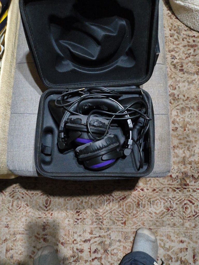 Bluetooth Earphones/Speakers